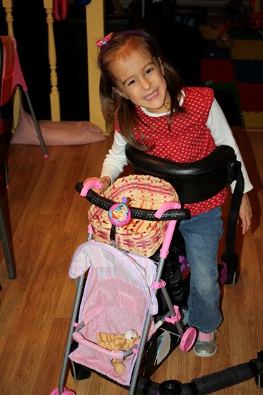 [2009.12.15EdenKittyStroller.jpg]