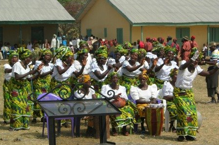 [Web+-+Madakiya+choir+performance.jpg]