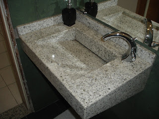 Cardoso Pedras: Lavabo com cuba de granito.
