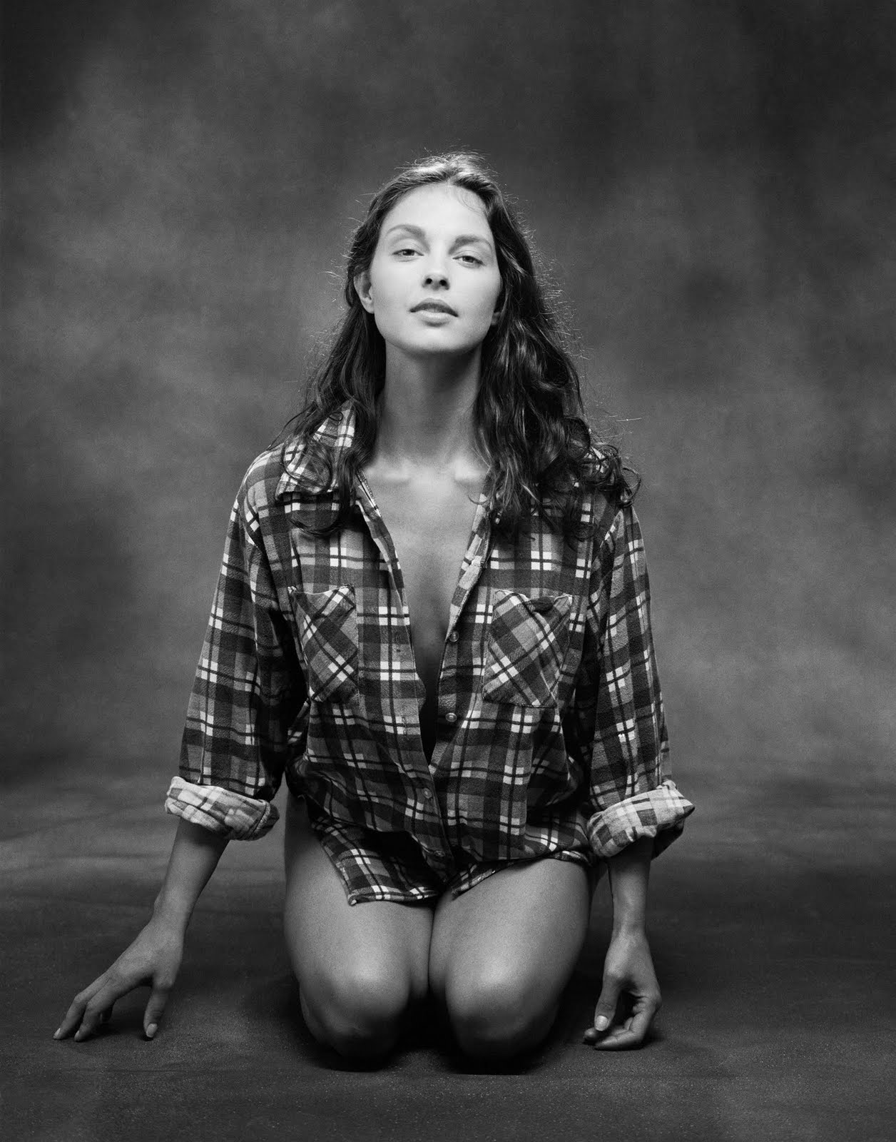 VERY HOT PICS: Ashley Judd
