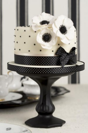 square black and white wedding cakes. Simple one tier anemone lack
