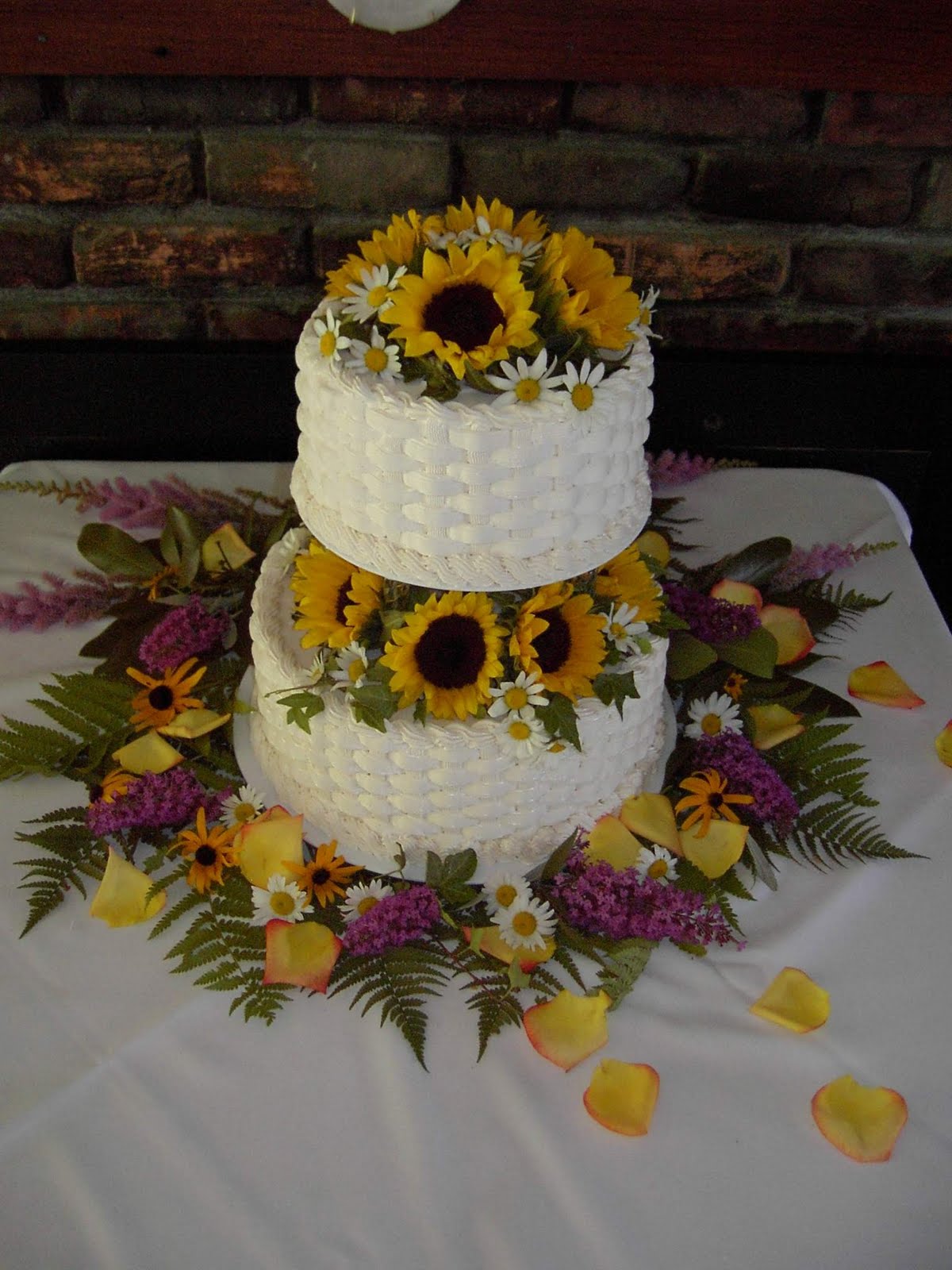  Wedding  Cakes  Pictures Sunflower  Wedding  Cakes 