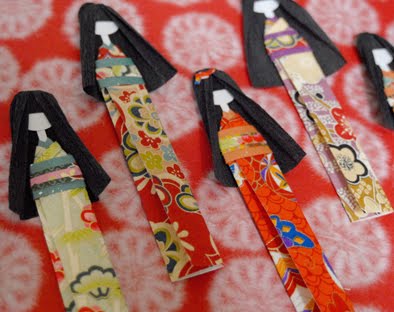 [Pretty+Dolls+All+In+A+Row.sm.jpg]