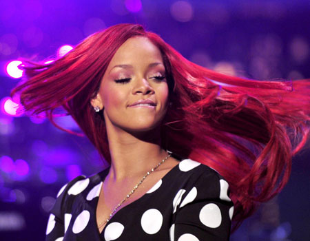 Rihanna'nın yeni ateşli saçları