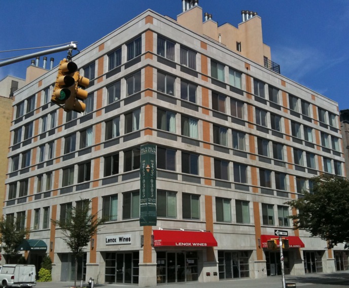 H A R L E M + B E S P O K E ☞ DWELL 381 Lenox Avenue Condominiums