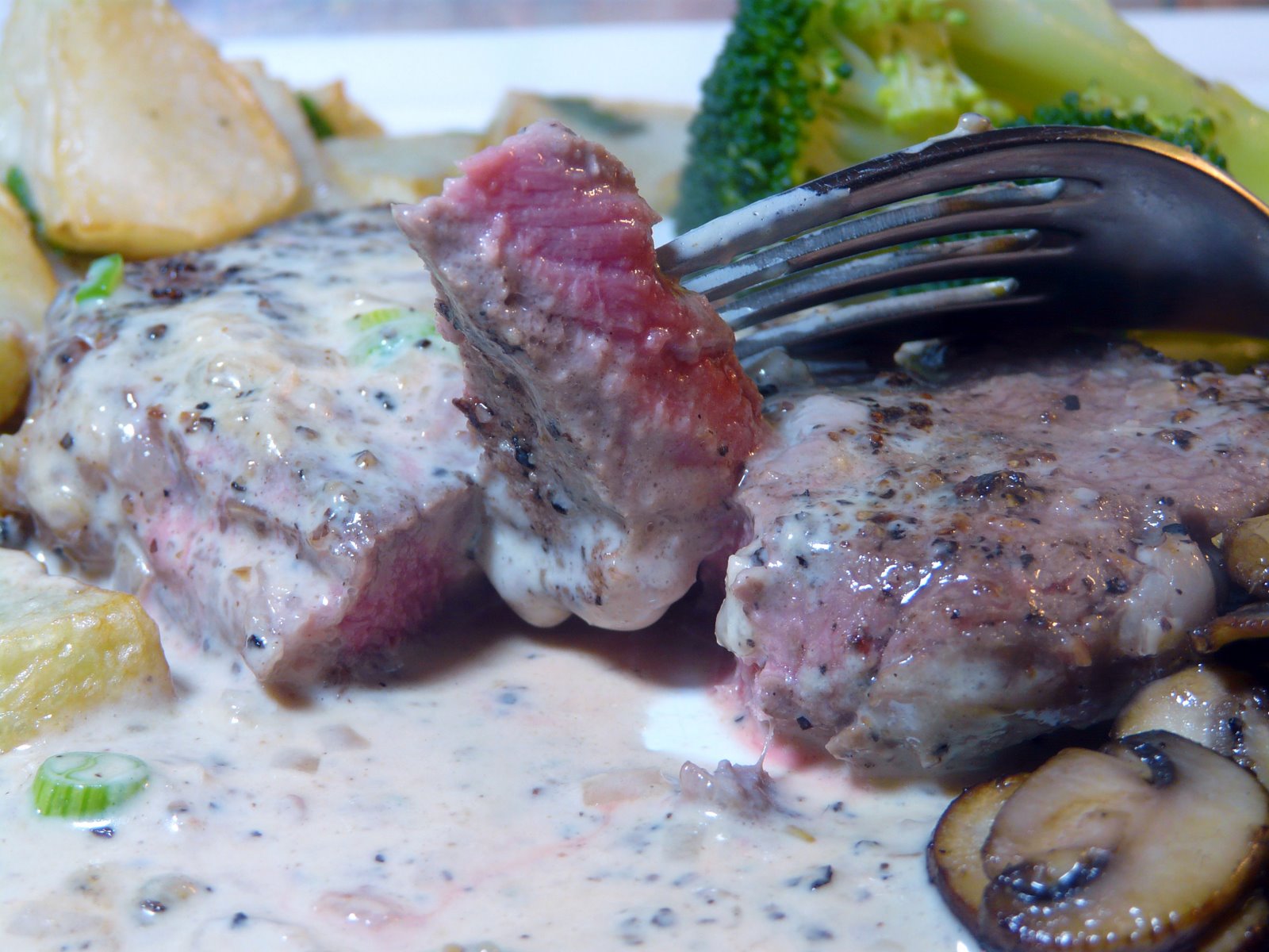 New+York+Strip+Peppercorn+Steak+January+17th,+2009+1.jpg (image)