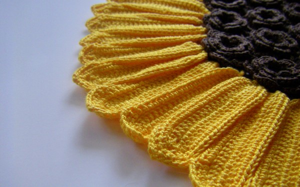 Sunflower Round Doily Knitting Pattern - KarensVariety.com