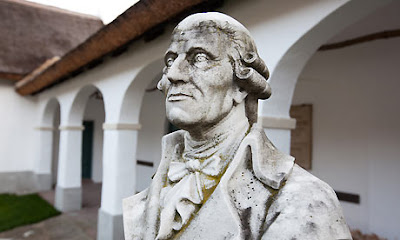 Bust de Haydn, davant la casa on va néixer. (Fotografia de David Levene.)