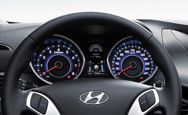 Novo Hyundai Elantra 2011 interior painel de instrumentos