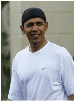 Barack Obama in baseball cap worn backwards (THE HORROR!!1!)