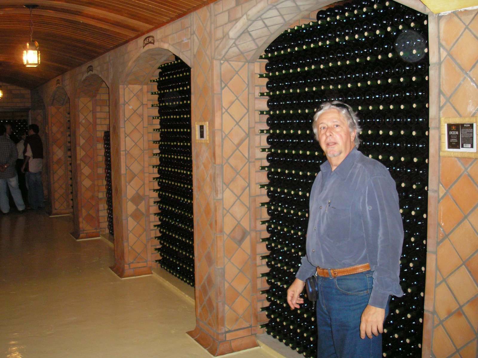 [Álvaro+e+os+vinhos.JPG]