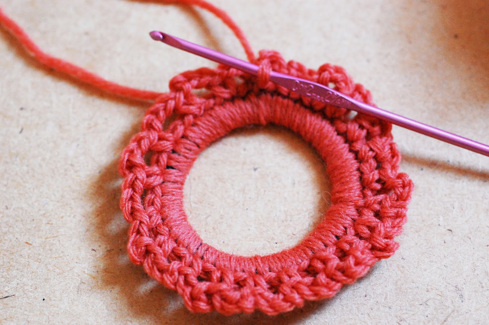 как можно обвязать. отделка шарфа крючком. обработка края вязаных изделий. украшение вязаных изделий. обвязать края шарфа крючком.