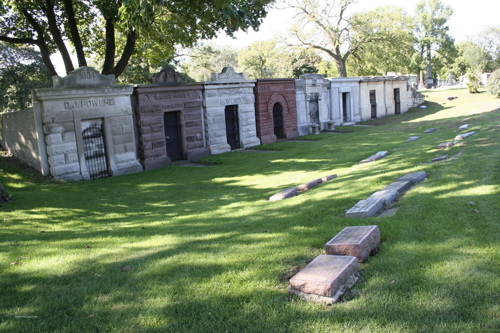 Tales of Unspeakable Taste GRACELAND CEMETERY A GREAT PLACE TO VISIT