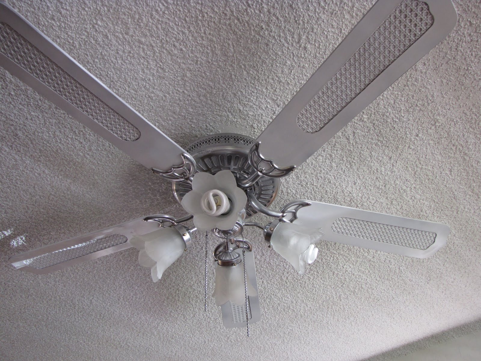 She's Crafty! Can you spray paint ceiling fans?