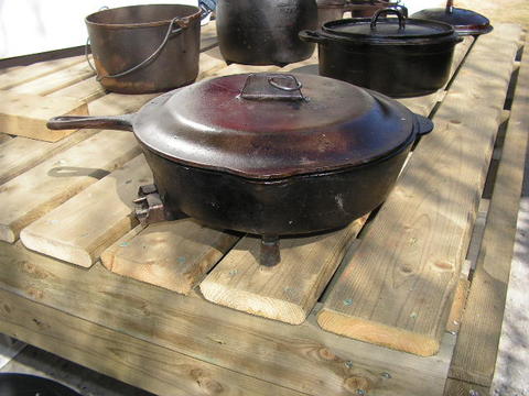 ramblings on cast iron: Electric dutch oven? As in, cast iron crock pot?