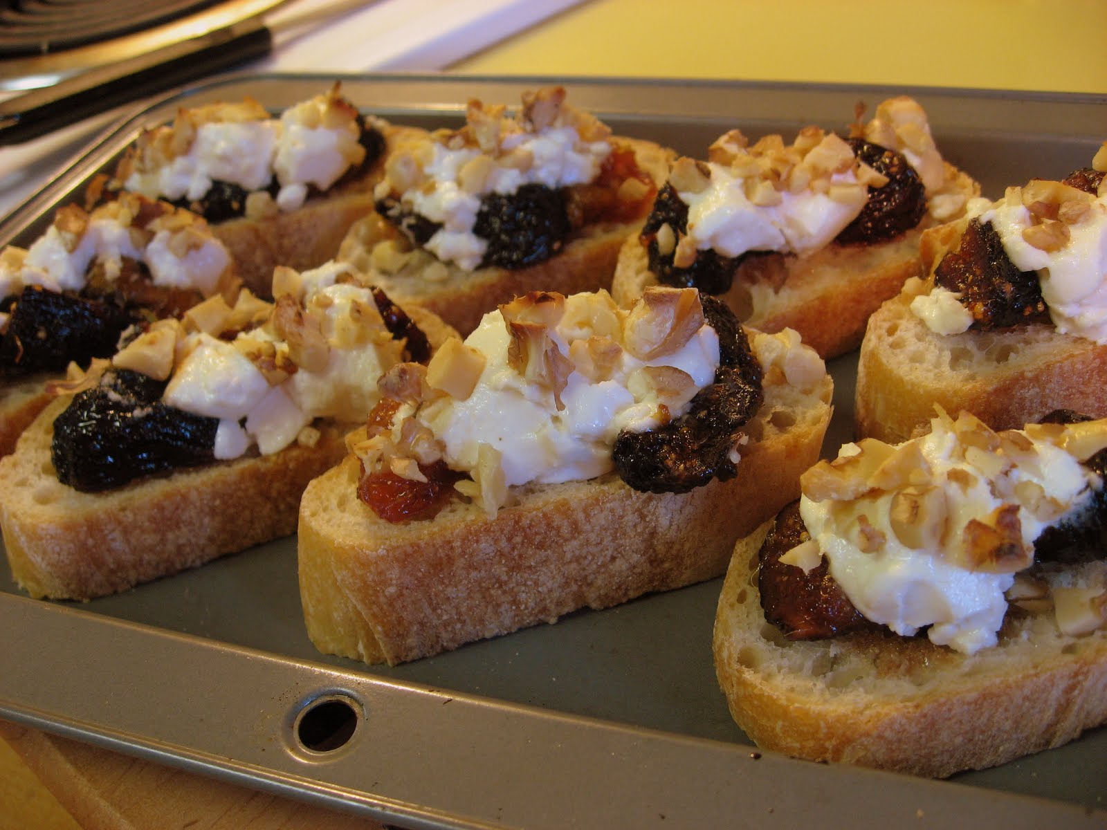 Robyn Cooks Fig and Goat Cheese Bruschetta