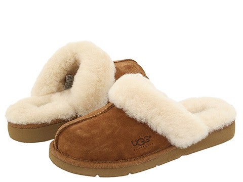 yOuR liTtLe BiRdiE: Friday's Foot Fetish: Ugg Slippers