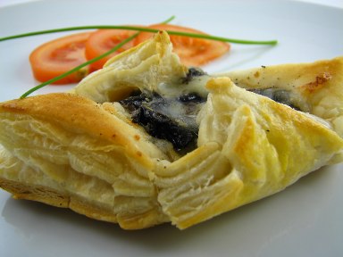 [folhado_de_queijo_chevre_com_ameixas_secas_2.jpg]