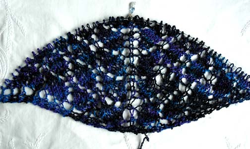 [Swallowtail+shawl+in+progress.jpg]