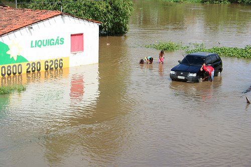 [lava-rapido_enchente_bacabal_rio_mearim.jpg]