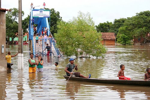 [ponte_metalica-enchente_mearim.jpg]
