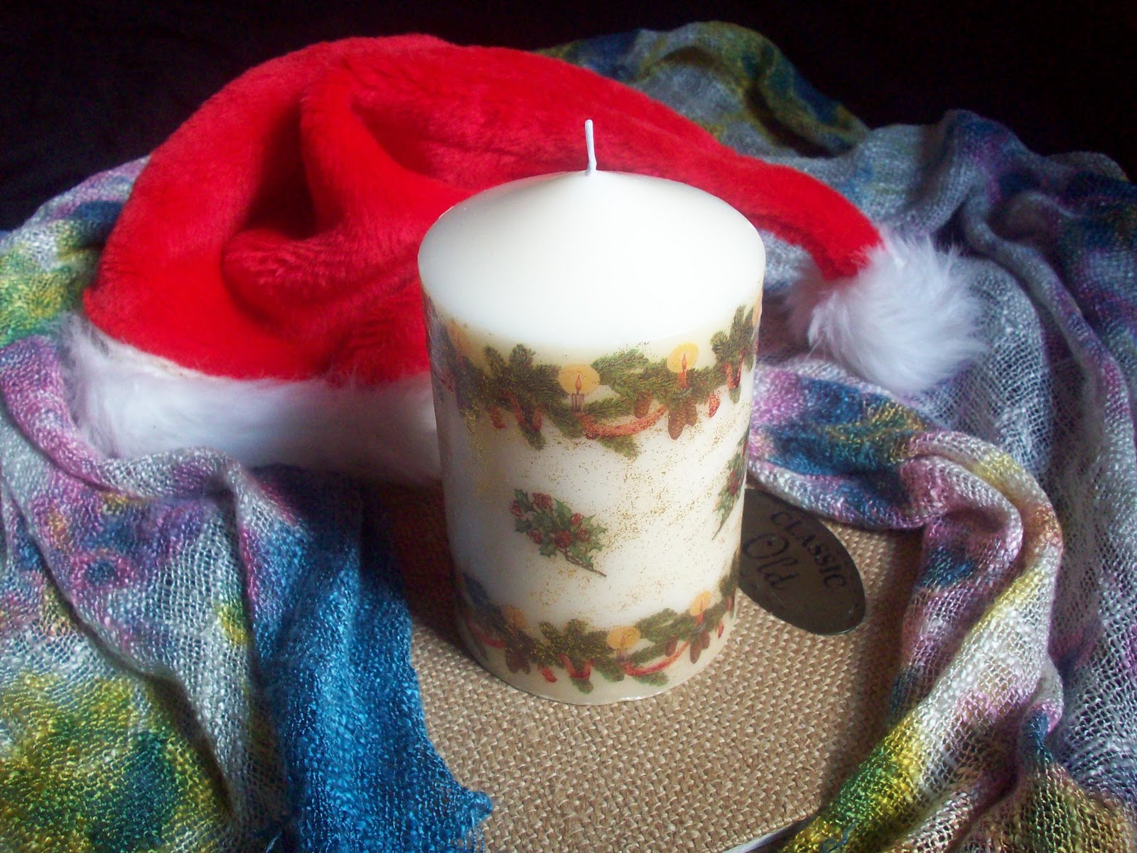 ChrisO's Creations Christmas Candle with Garlands [CA00010]