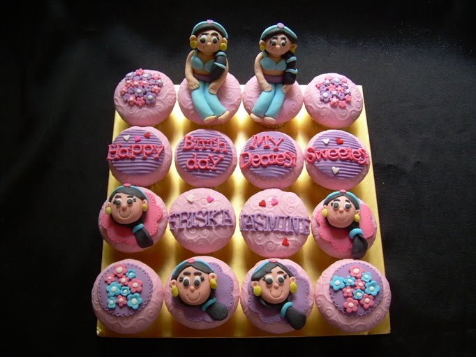 FluffyCuppy Jasmine Cupcakes set