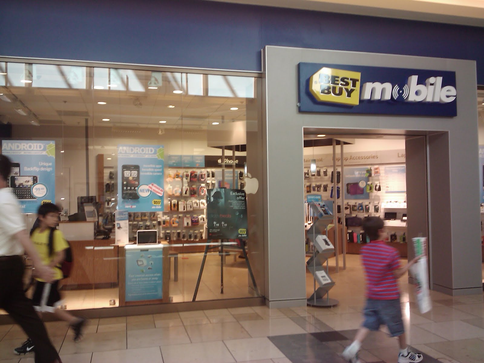 AUMC Field Sales Team Picture Blog Best Buy mobile store in Dallas mall