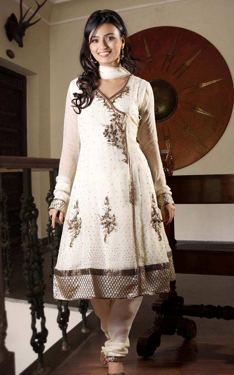 White Salwar Suit Designs – Latest Charming Dresses Collection