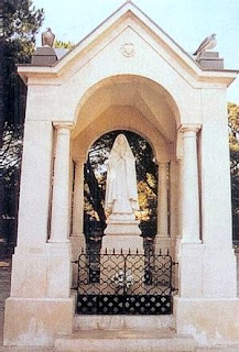 * Capelinha dos Valinhos (Aljustrel-Fátima), onde Nossa Senhora apareceu aos Pastorinhos, a 19 de Agosto de 1917...