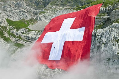 Muslim Swiss Menentang Wacana Perubahan Bendera Swiss "Tanpa Lambang Salib"