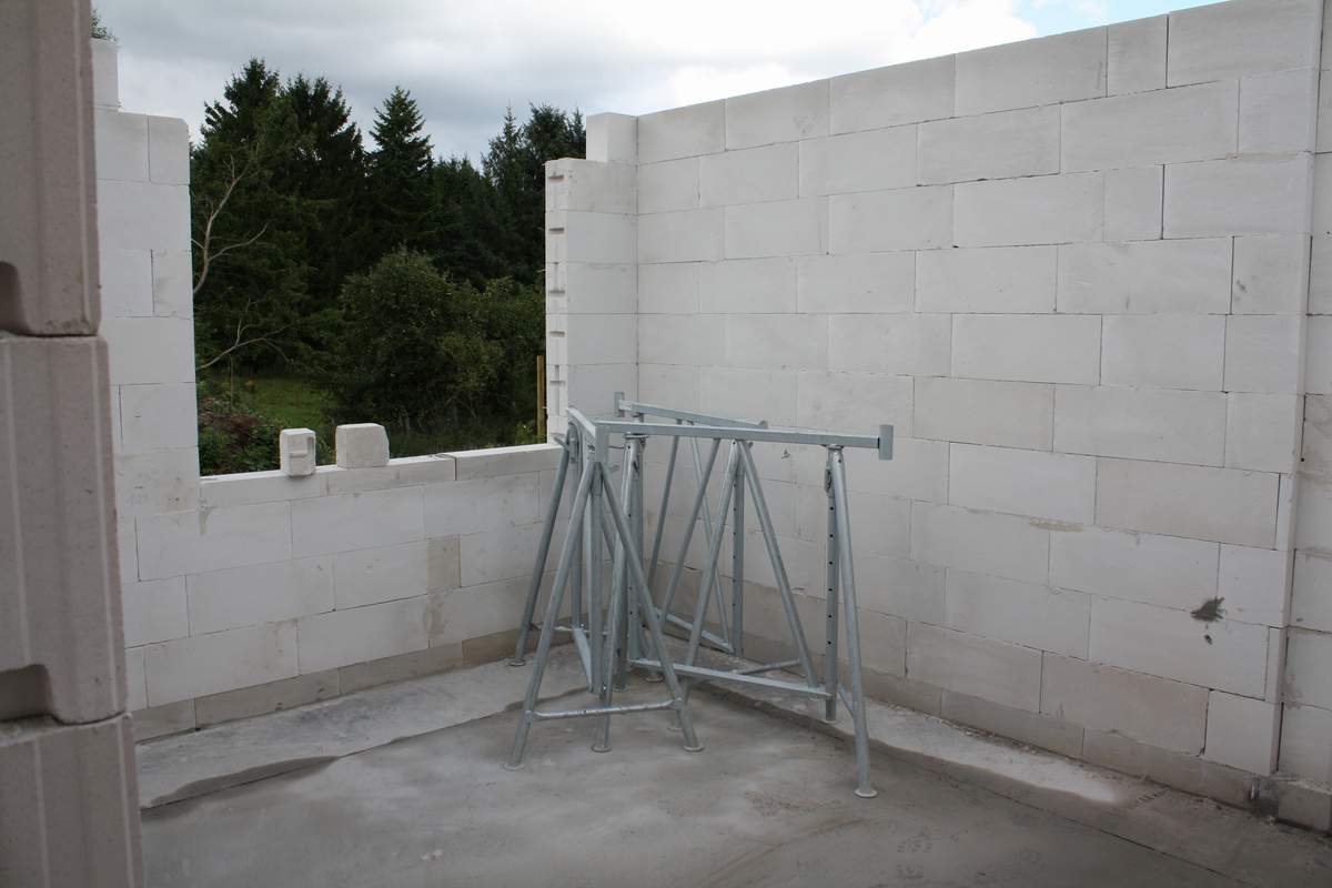 Katrin und Arne bauen ein Haus: Innenwände im Keller stehen