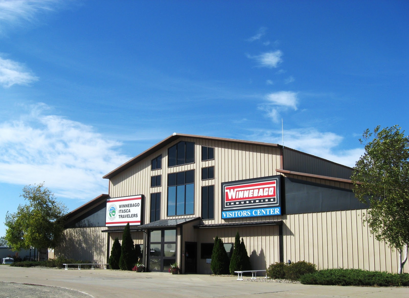 More Blogging with and Fran TO WINNEBAGO MOTORHOMES IN FOREST