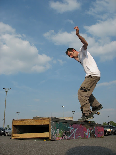 Jé Nose Grind au parking du Stade de La Louvière