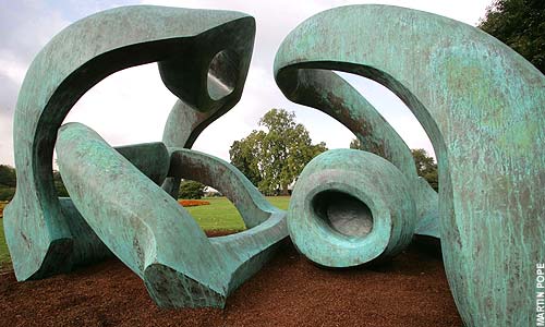 [garden-henry-moore-kew114.jpg]