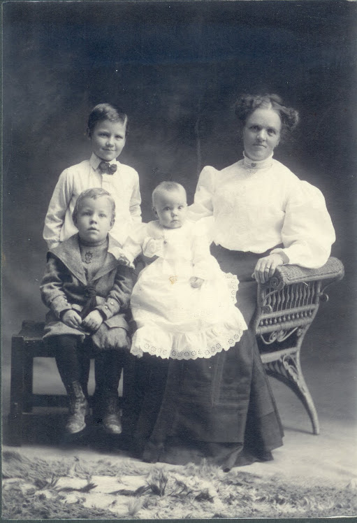 1893 Magdalena Kunz & Boys