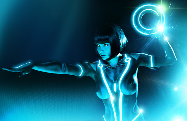 Playboy rinde tributo a Tron