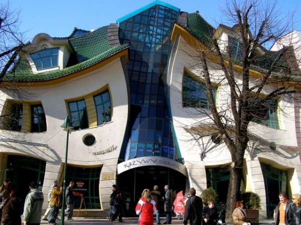 Crooked house in Poland01