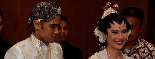 Live Your Life: DIAN SASTROWARDOYO AND MAULANA INDRAGUNA SUTOWO