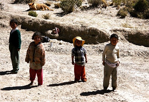 Bolivia: Cerca de 1,9 millones de personas, la mayoría niños y niñas, viven en la indigencia