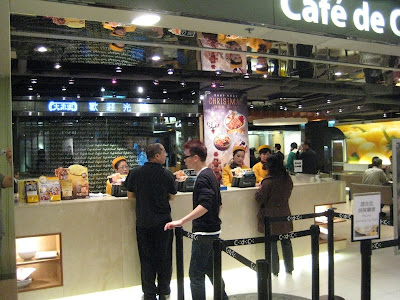 Cafe de Coral front desk