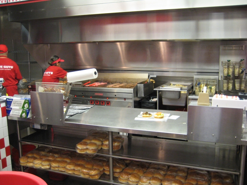 Review Five Guys Little Bacon Cheeseburger