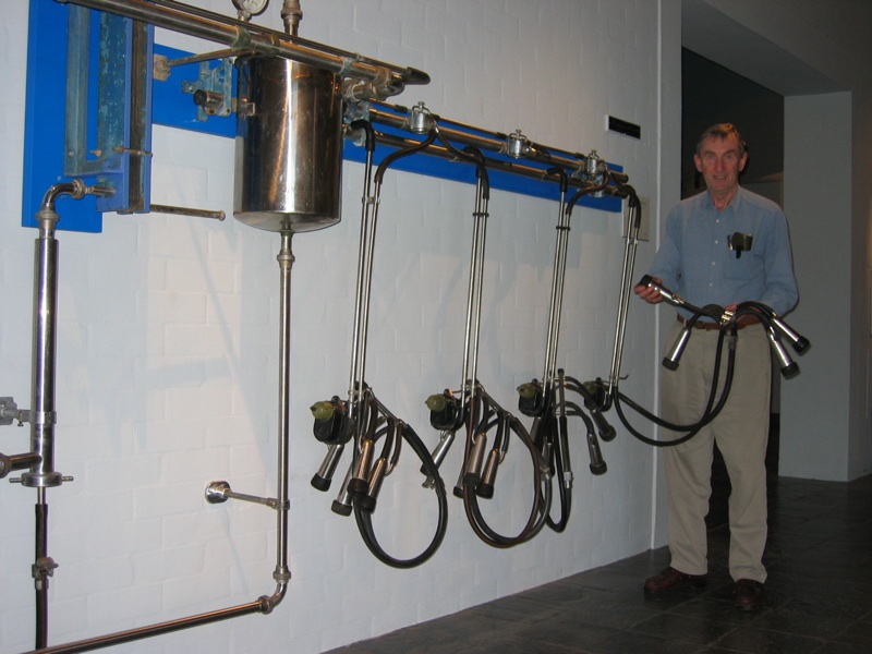 [Ruakura+milker+SM.jpg]