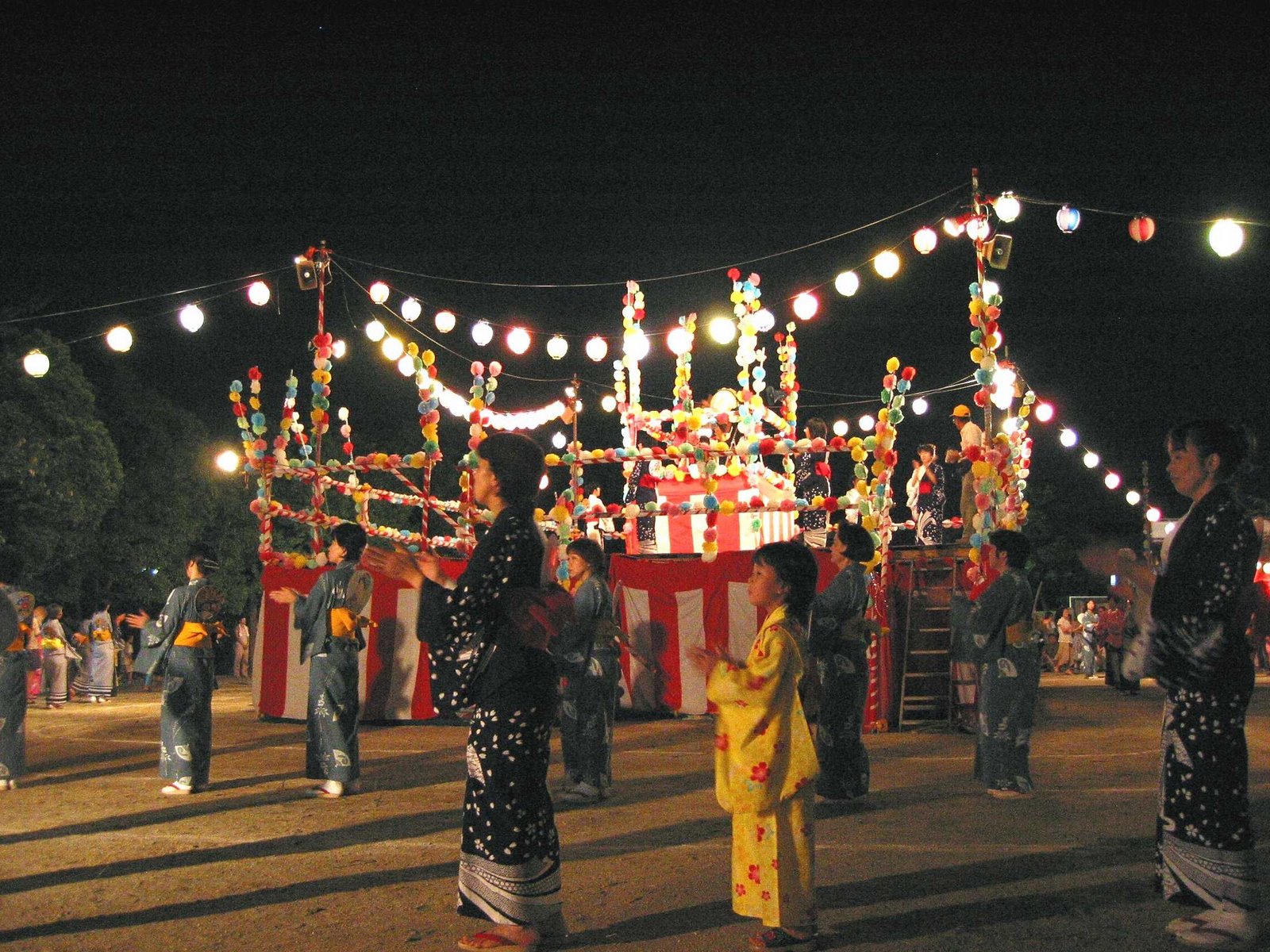 [BonOdori1.JPG]
