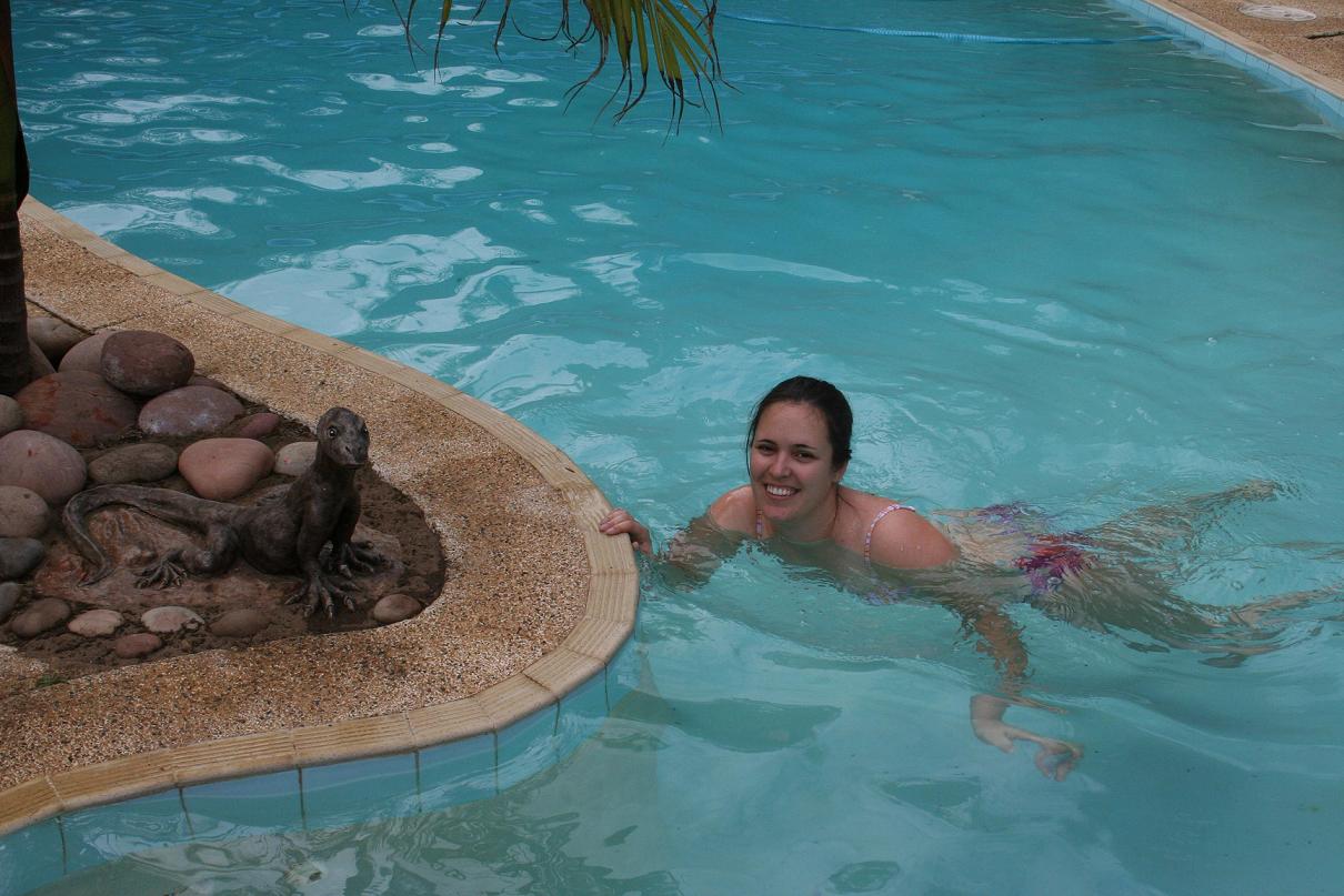 [Aussie+Life+Round+the+Pool.JPG]