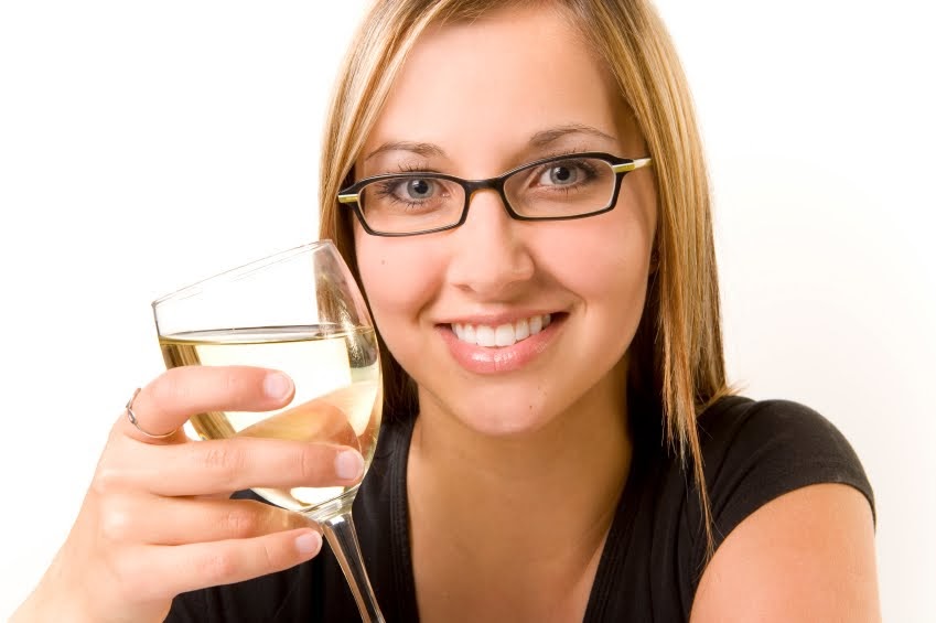 Non drinking. Напитки женского рода. chubby female drinking.