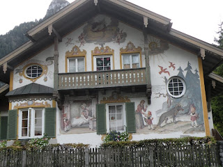 Рисованый дом в городке Обераммергау