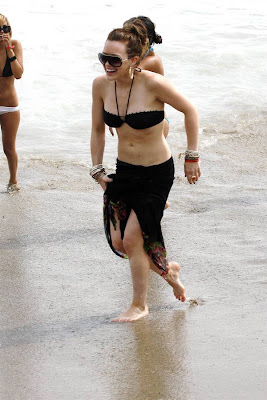 celebrity bikini photos: Hillary Duff thong