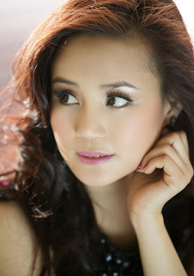 Vietnamese singer Vy Oanh