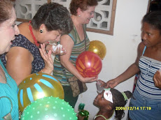 EN LA MARIA....ENTREGANDO LOS REGALOS